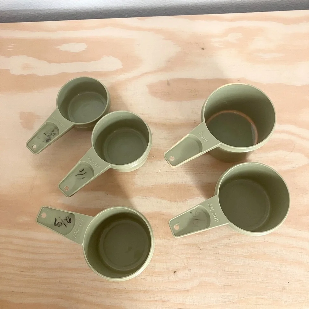 Vintage Tupperware Measuring Cups Set Of 5 Flat Olive Green Retro 761-765